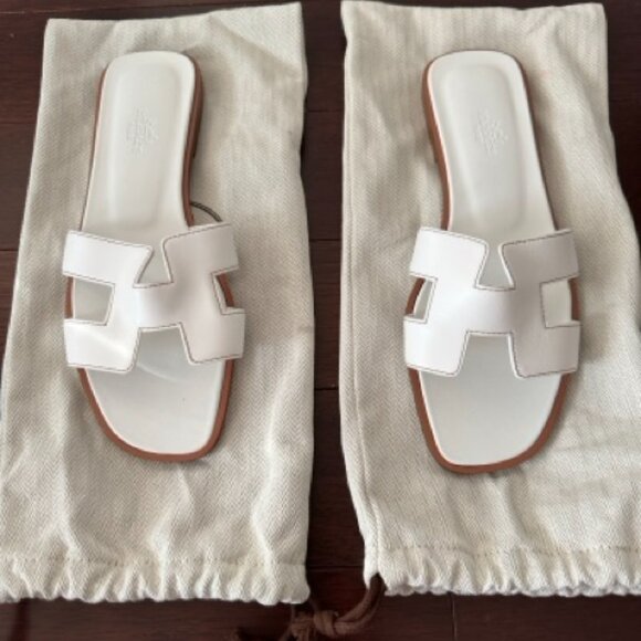 NEVER WORN Hermes Oran White Sandals - Picture 2 of 8